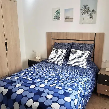 Junto A La Playa En El Centro De Conil, Con Aire Acondicionado Y Wifi *