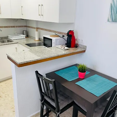 Junto A La Playa En El Centro De Conil, Con Aire Acondicionado Y Wifi Apartamento